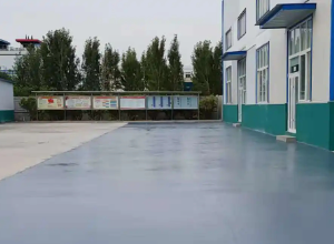 保亭彩色路面喷涂翻新的材料对冬季